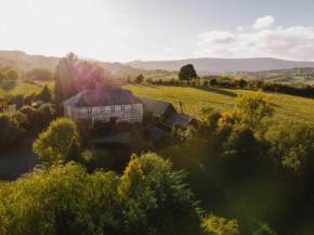 Beautiful farmhouse near Abergavenny - Sleeps 6-22